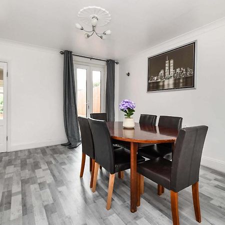 The White Rose Crown, Free Parking & Wifi, 10Beds Villa Colchester Buitenkant foto
