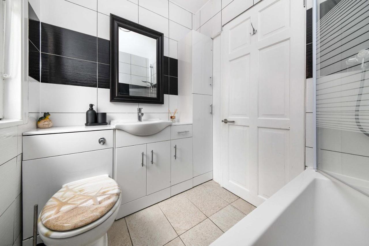 The White Rose Crown, Free Parking & Wifi, 10Beds Villa Colchester Buitenkant foto