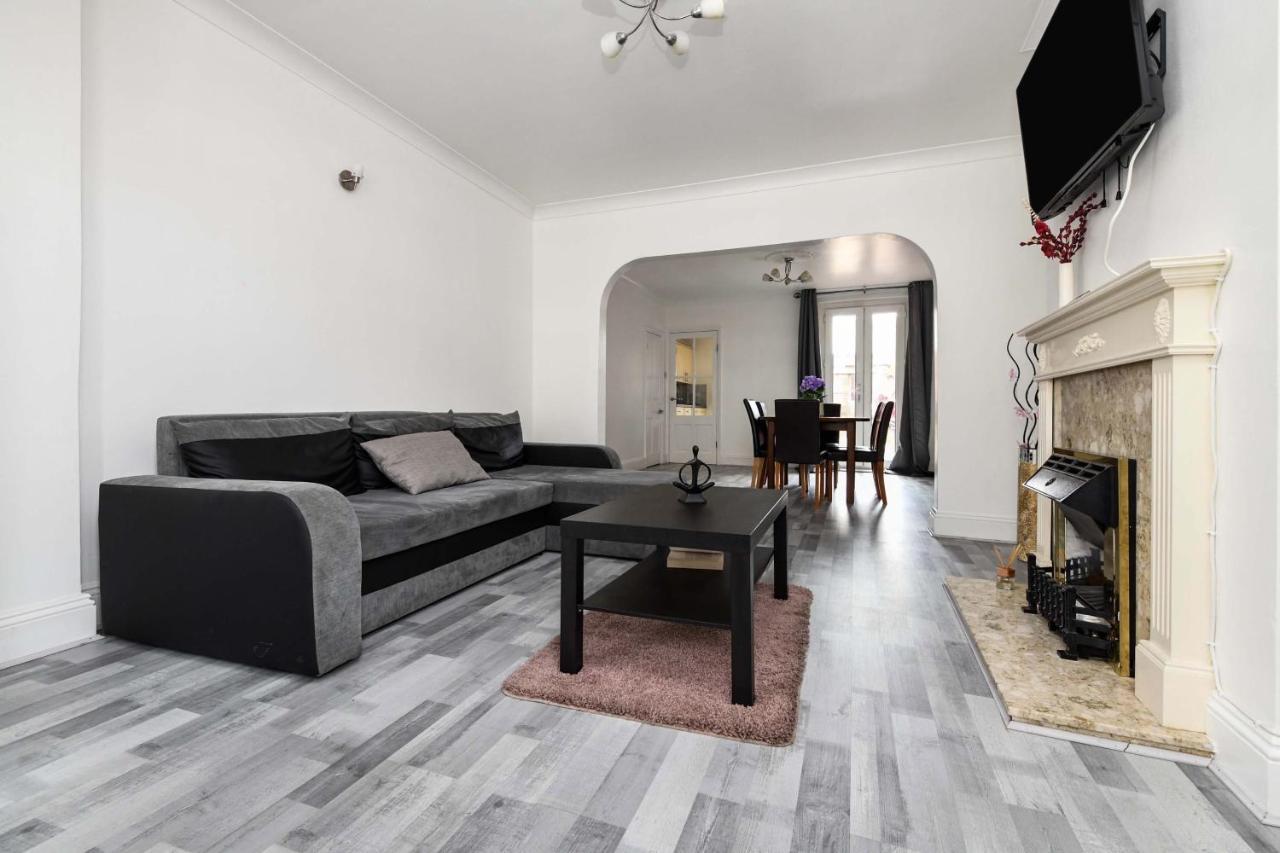 The White Rose Crown, Free Parking & Wifi, 10Beds Villa Colchester Buitenkant foto
