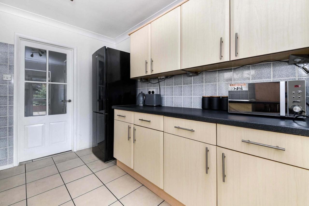 The White Rose Crown, Free Parking & Wifi, 10Beds Villa Colchester Buitenkant foto