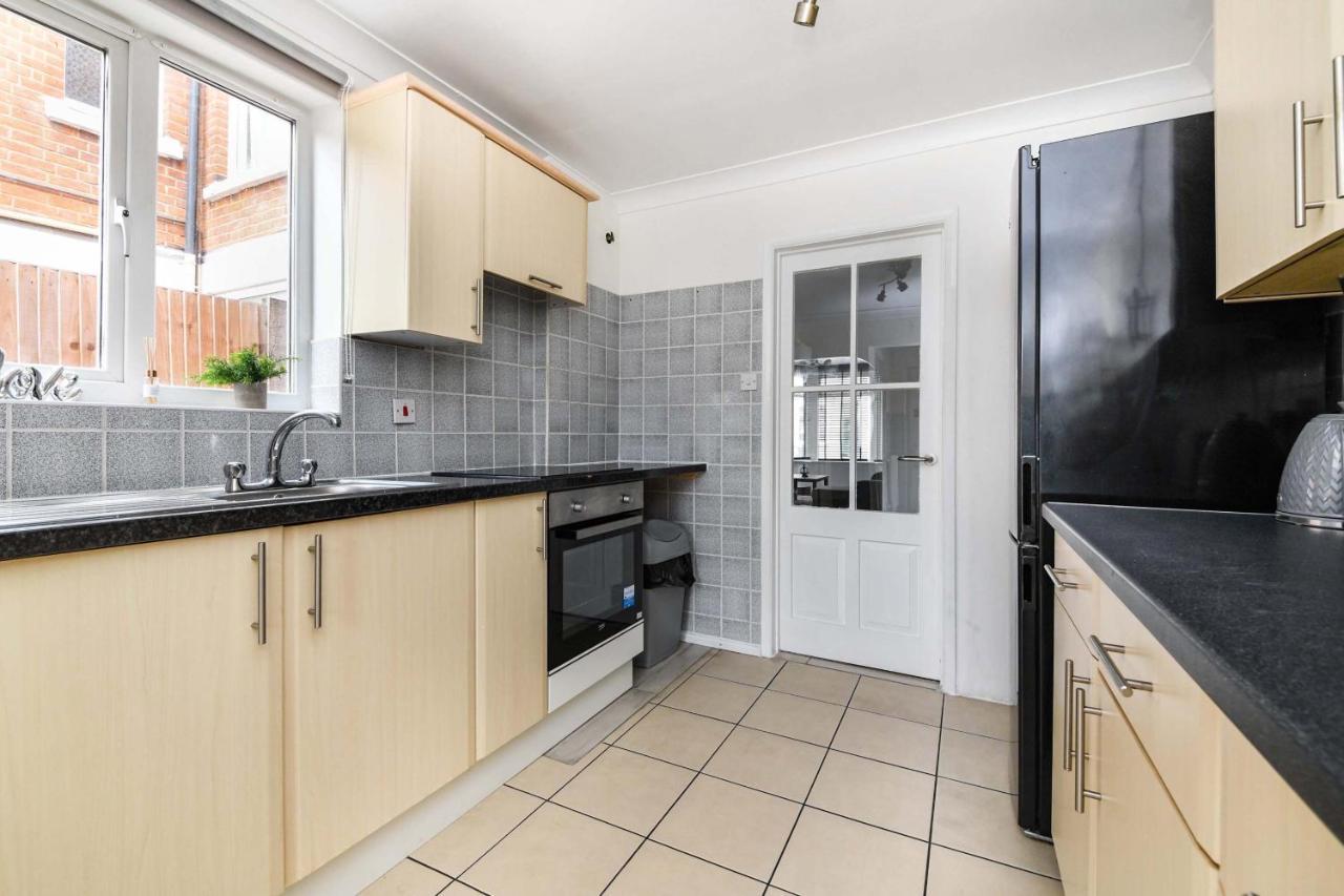 The White Rose Crown, Free Parking & Wifi, 10Beds Villa Colchester Buitenkant foto